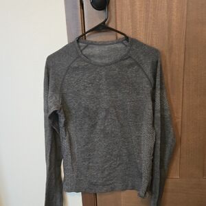 Figs Women's Long-Sleeve Crew Neck Top - Charcoal Gray